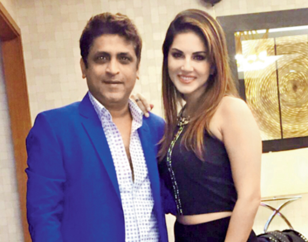 সানি লিওন: নিজের নিরাপত্তার দায়িত্ব ইউসুফ ইব্রাহিমের উপর দিয়েই নিশ্চিন্ত রয়েছেন সানি লিওন। নায়িকা জানিয়েছেন, একজন অভিনেতা বা অভিনেত্রীর নিরাপত্তার দিকটি প্রাধান্য দেওয়া উচিত এবং সেই কাজ খুব ভাল করেই পালন করেন ইউসুফ। তাঁর বেতন বছরে কোটি টাকার কাছাকাছি।