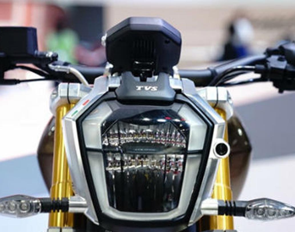 জ়েপলিনে থাকছে এলইডি হেডল্যাম্প এবং সঙ্গে একটি এইচডি অ্যাকশন ক্যামেরা– যা নজর কাড়বে অ্যাডভেঞ্চার প্রিয় বাইকপ্রেমীদের। অনায়াসেই রেকর্ড করে রাখা যাবে গোটা বাইকের সফরটিও।