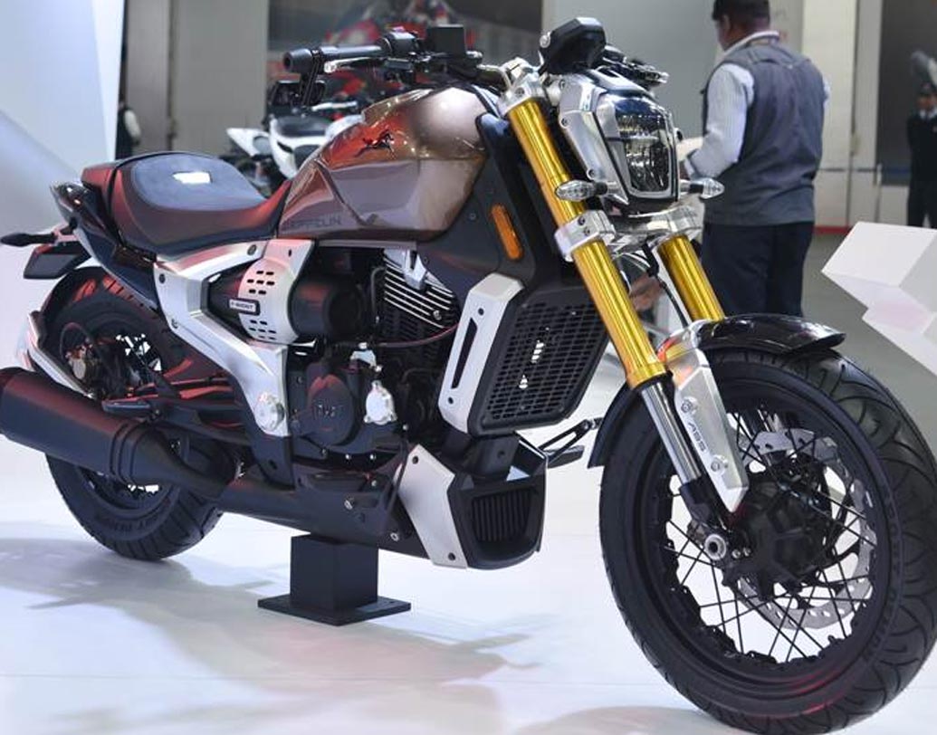 ডুয়াল চ্যানেল এবিএস থাকার জন্য রয়্যাল এনফিল্ডের তুলনায় ব্রেকিং পাওয়ার অনেক বেশি জ়েপলিনের।