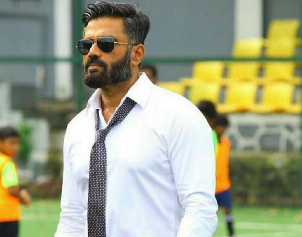 সুনীল শেট্টি: চক্ষু দান করতে চান সুনীল শেট্টি। তিনি বলেছেন, ‘‘আমাদের ধর্মবিশ্বাস মরণোত্তর অঙ্গদানে বিশ্বাসী নয়। কিন্তু, আমার মনে হয় এই কাজে আমরা লক্ষ লক্ষ মানুষের জীবন বাঁচাতে পারি। ’’