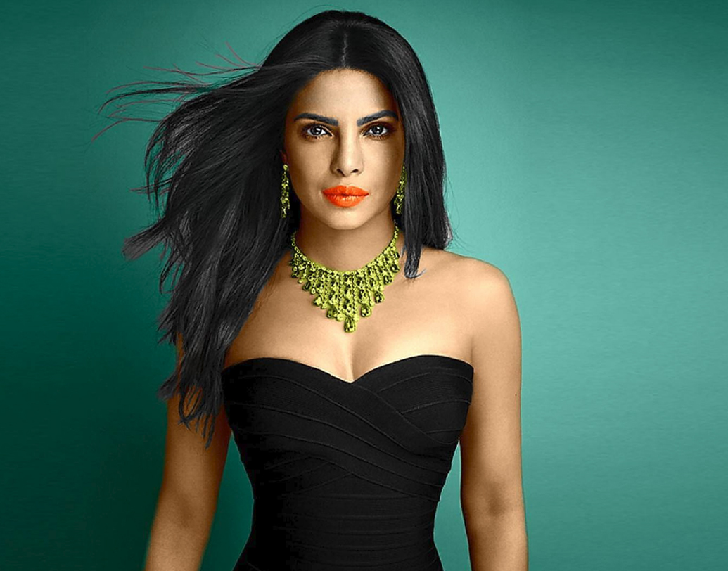 প্রিয়ঙ্কা চোপড়া: বলিউড ছেড়ে হলিউডে পাড়ি হোক বা নিক জোনাসের সঙ্গে মুচমুচে প্রেমের গল্পে— প্রিয়ঙ্কা বরাবরই সোশ্যাল মিডিয়ার ট্রেন্ডিং টপিক। ভারতীয় সেনাবাহিনীর আয়োজিত ‘আর্মি অরগ্যান রিভাইভাল’-এর একটি ক্যাম্পে গিয়ে ‘পিগি চপস’ বলেছিলেন মৃত্যুর পর তিনি তাঁর সমস্ত অঙ্গই দান করে যেতে চান।