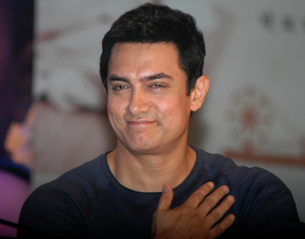 আমির খান: অঙ্গদানের সিদ্ধান্তের কথা জানিয়েছেন বলিউডের মিস্টার পারফেকশনিস্ট। আমির জানিয়েছেন, মানুষের সেবার জন্য তিনি তাঁর কিডনি, ফুসফুস, লিভার, হার্ট ও চোখ দান করে যেতে চান।