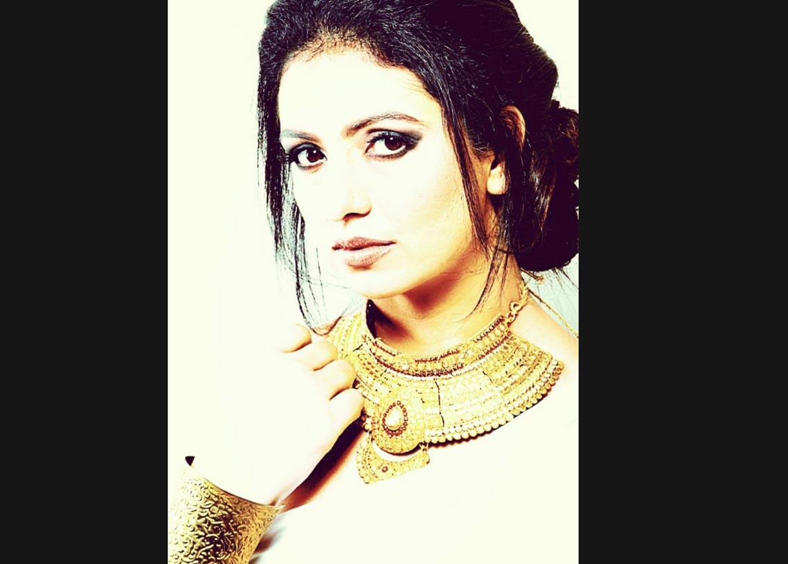 দীর্ঘ বিরতির পর ফের মডেলিংয়ে পা রেখেছেন হাসিন। দু’টি শর্ট ফিল্মের শুটিং শেষ করে ফেলেছেন ইতিমধ্যে। ফিল্ম দুটির নাম এসকেপ (ESCAPE) এবং সরি (SORRY)। ফিল্মের পরিচালক আমজাদ খানের সঙ্গে ছবিও শেয়ার করেছেন।