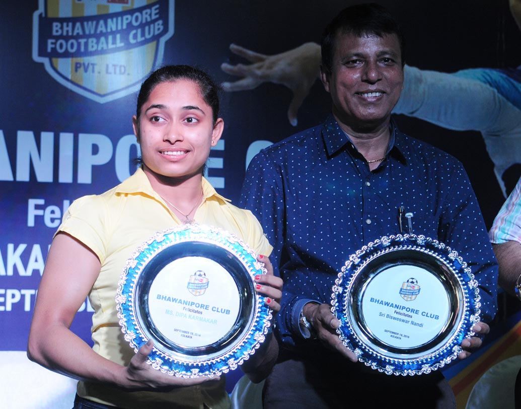 স্পটলাইটে আসতে সময় লাগে আরও সাত বছর। ২০১৪ সালে গ্লাসগো কমনওয়েলথ গেমসে প্রথম ভারতীয় মহিলা জিমন্যাস্ট হিসেবে ব্রোঞ্জ পদক পান দীপা। রিয়ো অলিম্পিক্সে প্রোদুনোভা ভল্ট দিয়ে সারা বিশ্বকে তাক লাগিয়ে দিয়েছিলেন তিনি।