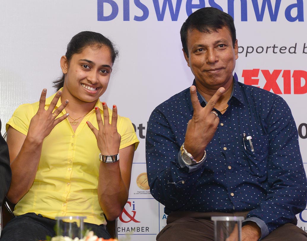 ২০১৫ সালে জিতে নেন অর্জুন পুরস্কার। প্রথম ভারতীয় মহিলা জিমন্যাস্ট হিসেবে দীপাই অংশগ্রহণ করেন ওয়ার্ল্ড চ্যাম্পিয়নশিপের ফাইনালে। কোচ হিসেবে বরাবরই দীপার পাশে থেকেছেন বিশ্বেশ্বর নন্দী। যোগ্য ছাত্রীর উন্নতির জন্য দক্ষতার সঙ্গেই রোডম্যাপ তৈরি করেছেন দ্রোণাচার্য কোচ।