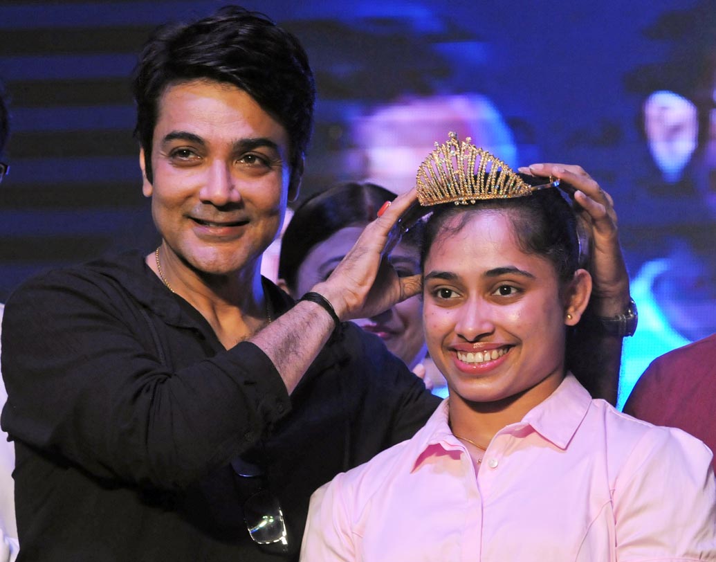 গ্লাসগোতে আর্টিস্টিক জিমন্যাস্টিক্স বিশ্ব চ্যাম্পিয়নশিপের বিচারে ২০১৫ সালে ‘ওয়ার্ল্ড ক্লাস জিমন্যাস্ট’-এর সম্মান পেয়েছিলেন দীপা। যা তাঁর আগে আর কোনও ভারতীয় জিমন্যাস্ট পাননি।