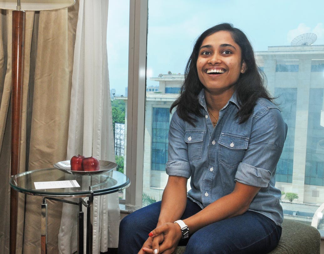 যাবতীয় শারীরিক প্রতিবন্ধকতা দূরে ঠেলে ফের বিশ্বমঞ্চে দুরন্ত প্রত্যাবর্তন ঘটিয়েছেন দীপা। তুরস্কে ‘আর্টিস্টিক জিমন্যাস্টিক্স ওয়ার্ল্ড চ্যালেঞ্জ কাপ’-এ সোনা জিতে প্রমাণ করে দিয়েছেন মানসিক শক্তি এবং আত্মবিশ্বাসের কাছে কোনও কিছুই বাধা হয়ে দাঁড়াতে পারে না।