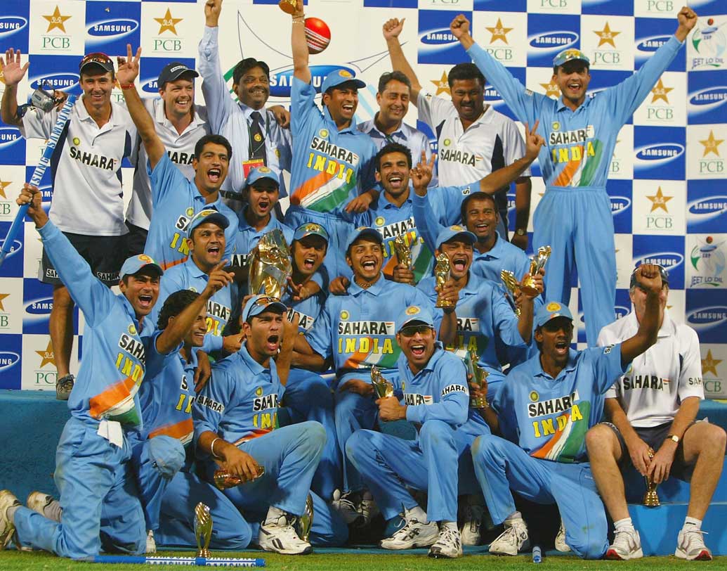 একদিনের ক্রিকেটে সৌরভের সেরা সাফল্য ২০০৩-র বিশ্বকাপ ফাইনালে ভারতকে নিয়ে যাওয়া ও ২০০২-র চাম্পিয়নস ট্রফি জয়। সেরা একাদশ বাছার সময় ২০০০-২০০৫ এই পাঁচ বছরে ভারতীয় ক্রিকেটারদের পারফরমেন্স বিচার করা হয়েছে। এই পাঁচ বছরই সৌরভের অধিনায়কত্বের সেরা সময়।