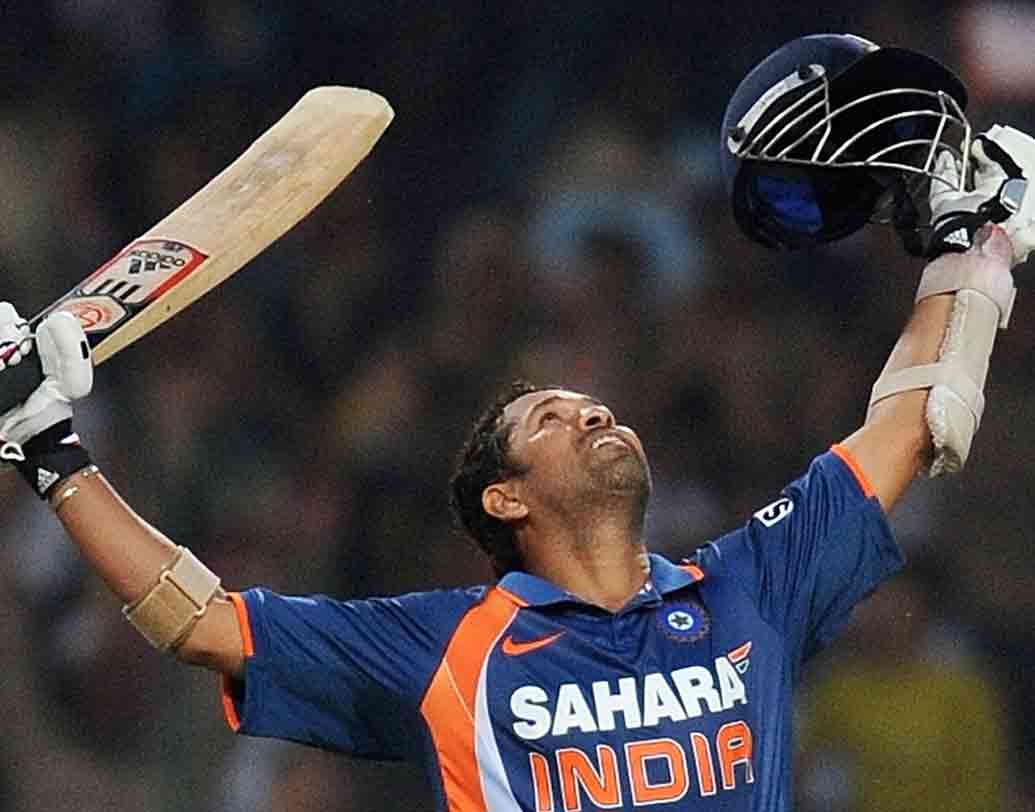 প্রথম নামটি অবশ্যই সচিন তেন্ডুলকর। ২০০০ থেকে ২০০৫, এই পাঁচ বছরে ১২৯টি ম্যাচে ৫৩৩৮ রান করেছেন মাস্টার ব্লাস্টার। ১৪টি শতরান ও ২৭টি হাফ-সেঞ্চুরি সহ তাঁর গড় ৪৬.০১।