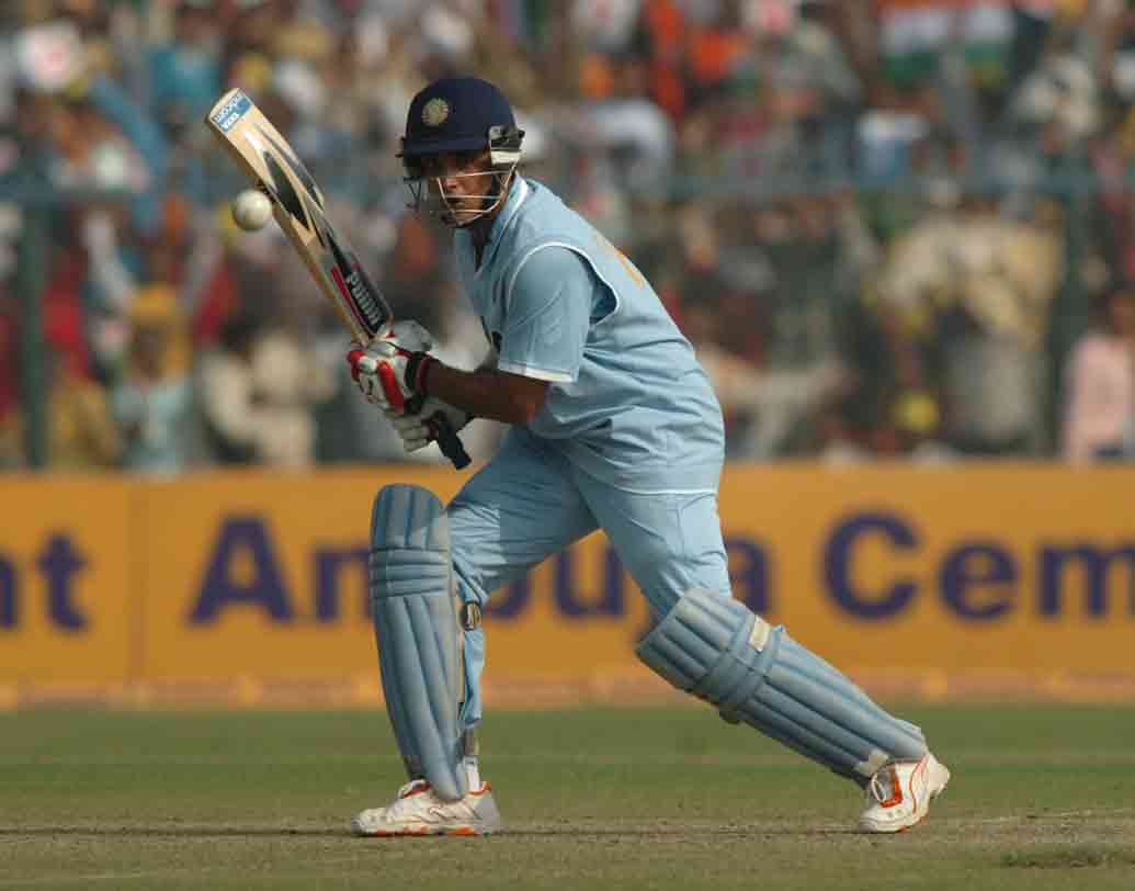 তিন নম্বরে নামবেন সৌরভ নিজেই। এই পাঁচ বছরে ১৩টি সেঞ্চুরি ও ৩১টি হাফ-সেঞ্চুরি করেছেন দাদা। গড় ৩৯.৩৮। সঙ্গে দরকার মতো বোলিং ও ক্যাপ্টেন্সি।