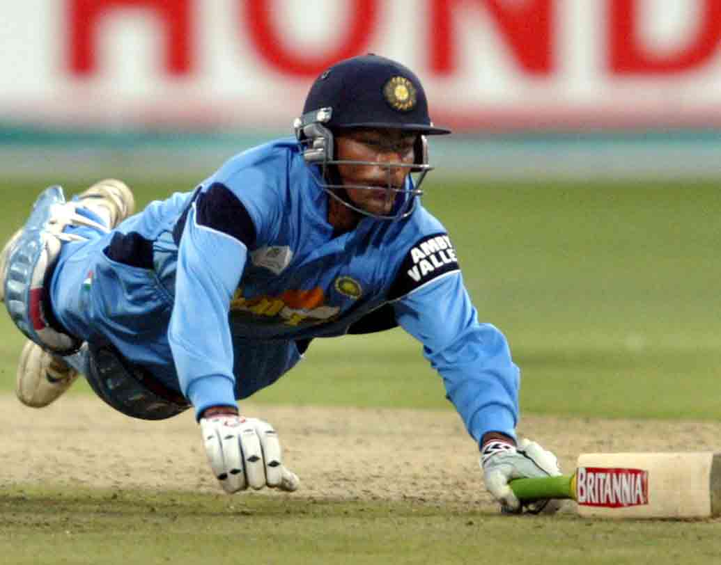 ছয় নম্বরে থাকছেন ন্যাটওয়েস্ট ফাইনালে দুরন্ত ম্যাচ জেতানো মহম্মদ কাইফ। দু’টি সেঞ্চুরি ও ১৪টি হাফ-সেঞ্চুরি সহ এই পাঁচ বছর কাইফকে মনে রাখবে তাঁর অবিশ্বাস্য সব ক্যাচ আর দুর্ধর্ষ ফিল্ডিং-র জন্যও।