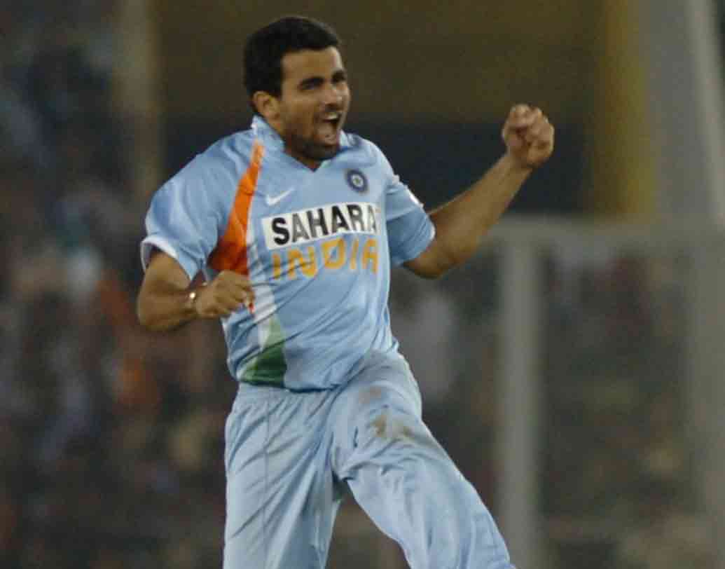 দশ নম্বরে সৌরভের অন্যতম সেরা পেস অস্ত্র জাহির খান। এই পাঁচ বছরে ৯৯টি  ম্যাচে জাহির নিয়েছেন ১৪১টি উইকেট। ইকনমি রেট ৪.৮৬।