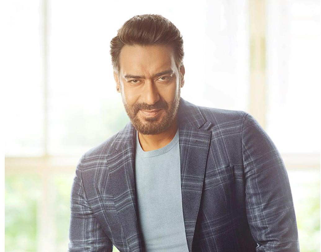 অজয় দেবগণ: অভিনয় কিংবা অ্যাকশন স্টান্ট সবেতেই দক্ষ এই অভিনেতাও কিন্তু ‘ডাস্কি লুক’-এর জন্য বাদ পড়েছিলেন।