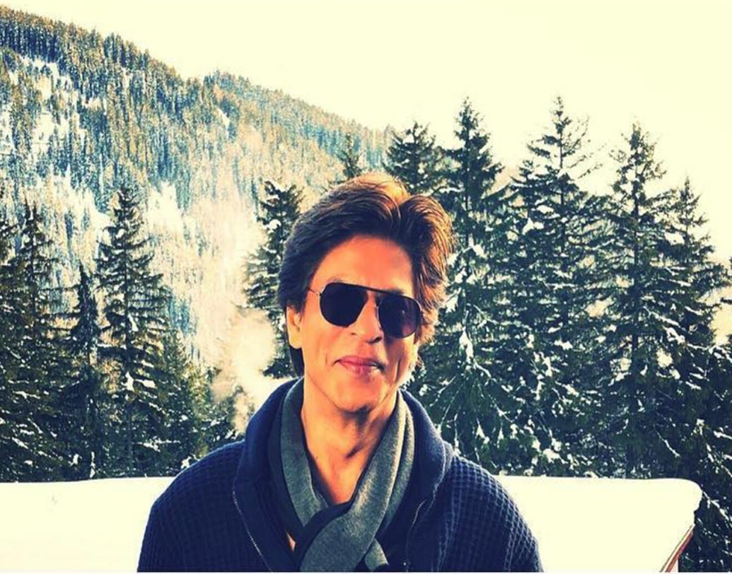 শাহরুখ খান: লুকস ও ত্বকের রং এই দুই কারণ দেখিয়েই বারবার বাতিল করা হয়েছিল কিং খানকে। আর তারপর? বলিউডের বাদশা তো একজনই।