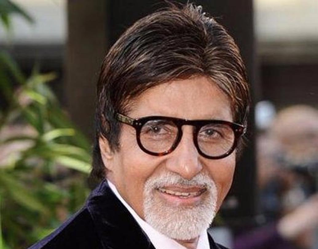 অমিতাভ বচ্চন: কণ্ঠস্বর, আর লুকস এই দুই কারণ দেখিয়েই বাদ দেওয়া হয়েছিল বিগ বি-কেও। কিন্তু বলিউডের শাহেনশাকে কি দাবিয়ে রাখা যায়!