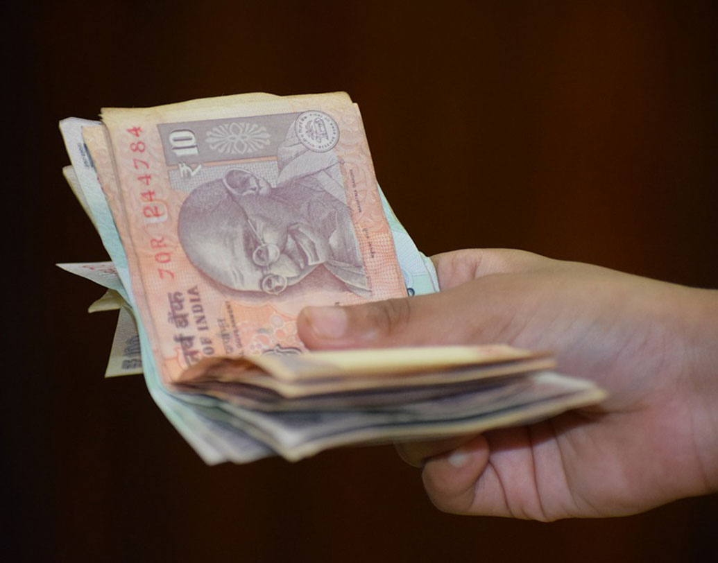 দলীয় তহবিলে জমা পড়া ডোনেশনের মধ্যে ১,৯১৯টি এসেছে নগদে। যার আর্থিক মূল্য ২ কোটি ৮২ লক্ষ টাকা (৩.০৯ শতাংশ)। এর মধ্যে পুদুচেরির অল ইন্ডিয়া এনআর কংগ্রেস (এআইএনআরসি) পেয়েছে সবচেয়ে বেশি অর্থ। তাদের তহবিলের জন্য মোট ৬৫ লক্ষ টাকা নগদে মিলেছে।