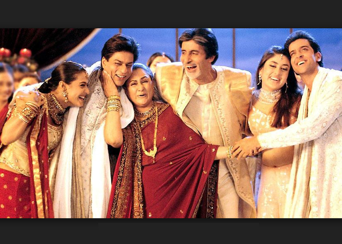 কভি খুশি কভি গম: কর্ণ জোহরের পরিচালনায় এই ফ্যামিলি ড্রামায় কাজল, শাহরুখ, অমিতাভ, জয়া বচ্চন, রানি মুখোপাধ্যায়, হৃত্বিক রোশন, করিনা কপূরের মতো অভিনেতারা রয়েছেন। ফিল্মের একটা অংশে দিল্লির চাঁদনি চক এলাকাকে দেখানো হয়েছিল। কিন্তু বাস্তবে তার শুটিং হয়েছিল মুম্বইয়ের ফিল্ম সিটিতে।