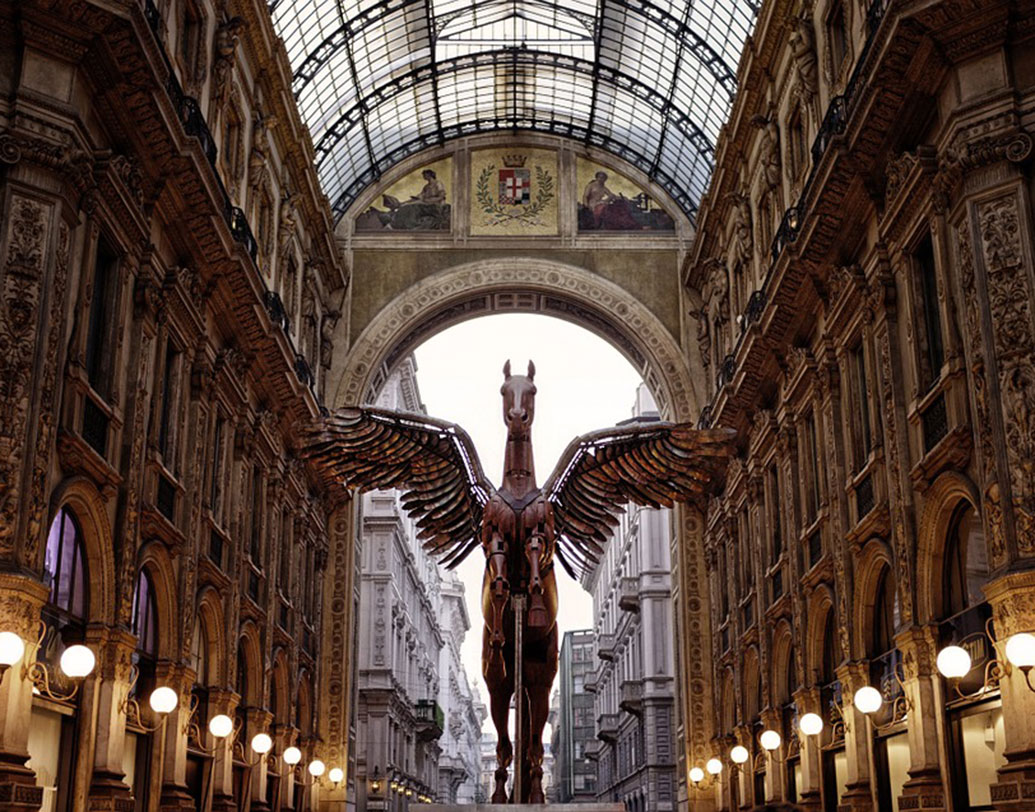 ইতালি ঘুরতে গিয়ে অনেকেই তালিকায় মিলানকে রাখেন না। তবে এক বার এ শহরে পা রাখলে ঘুরে দেখতে পারেন মিলান ক্যাথেড্রাল, লিওনার্দো দ্য ভিঞ্চি ন্যাশনাল মিউজিয়াম অব সায়েন্স অ্যান্ড টেকনোলজি। রাতে করসো সান গোতারদোর অজস্র ক্যাফেতেও ভিড় করেন বহু ট্যুরিস্ট।