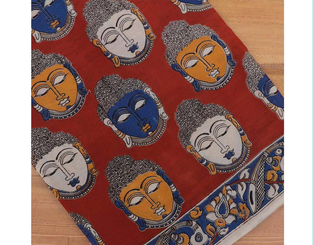 অন্ধ্রপ্রদেশের কলমকারি: সুতি বা সিল্কের উপর কলমের নিব দিয়ে সূক্ষ্ম জ্যামিতিক বা কল্কা প্যাটার্ন দিয়ে জংলা কাজ এই শাড়ির বিশেষত্ব। প্রথমে কাপড়গুলি নাকি দুধে ধুয়ে নেওয়া হয়।