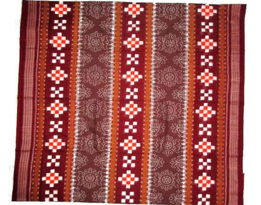 ওড়িশার সম্বলপুরী, বিচিত্রপুরী: শাড়ি বোনার আগে রং করা হয় সুতো। ঘন রঙের খাঁটি সম্বলপুরী শাড়ির রং তাই কখনওই ম্লান হয় না। অনেকে একে কটকিও বলে থাকেন।