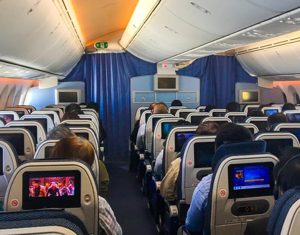 অষ্টম স্থানে রয়েছে আনা অল নিপ্পন এয়ারওয়েজ। এই বিমানের ইকনমি ক্লাসের আসন অত্যন্ত আরামপ্রদ। কর্মীদের ব্যবহারও অসম্ভব ভাল।