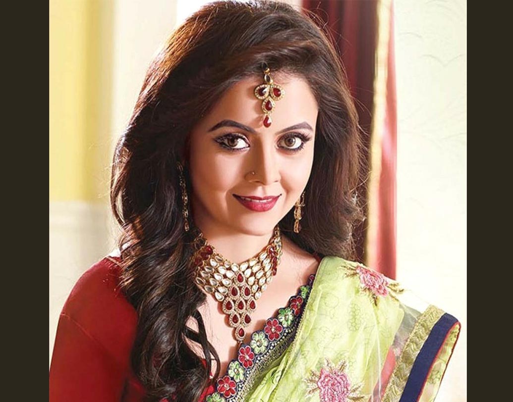 দেবলীনা ভট্টাচার্য: দিল্লির এনআইএফটি-র ফ্যাশন ডিজাইনিংয়ের ছাত্রী ছিলেন দেবলীনা।