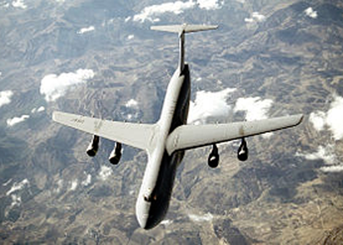 লকহিড সি-৫ গ্যালাক্সি: একা সঙ্গে ৬টি হেলিকপ্টার বা দুটো এম১ সাঁজোয়া ট্যাঙ্ক উড়িয়ে নিতে যেতে সক্ষম। বিনা অসুবিধায় এগুলো নিয়ে টানা ১১ হাজার কিলোমিটার উড়তে পারে। এই ক্ষমতা অন্য কোনও যুদ্ধবিমানের নেই। আমেরিকার বিমানবাহিনী এই বিমান ব্যবহার করে।