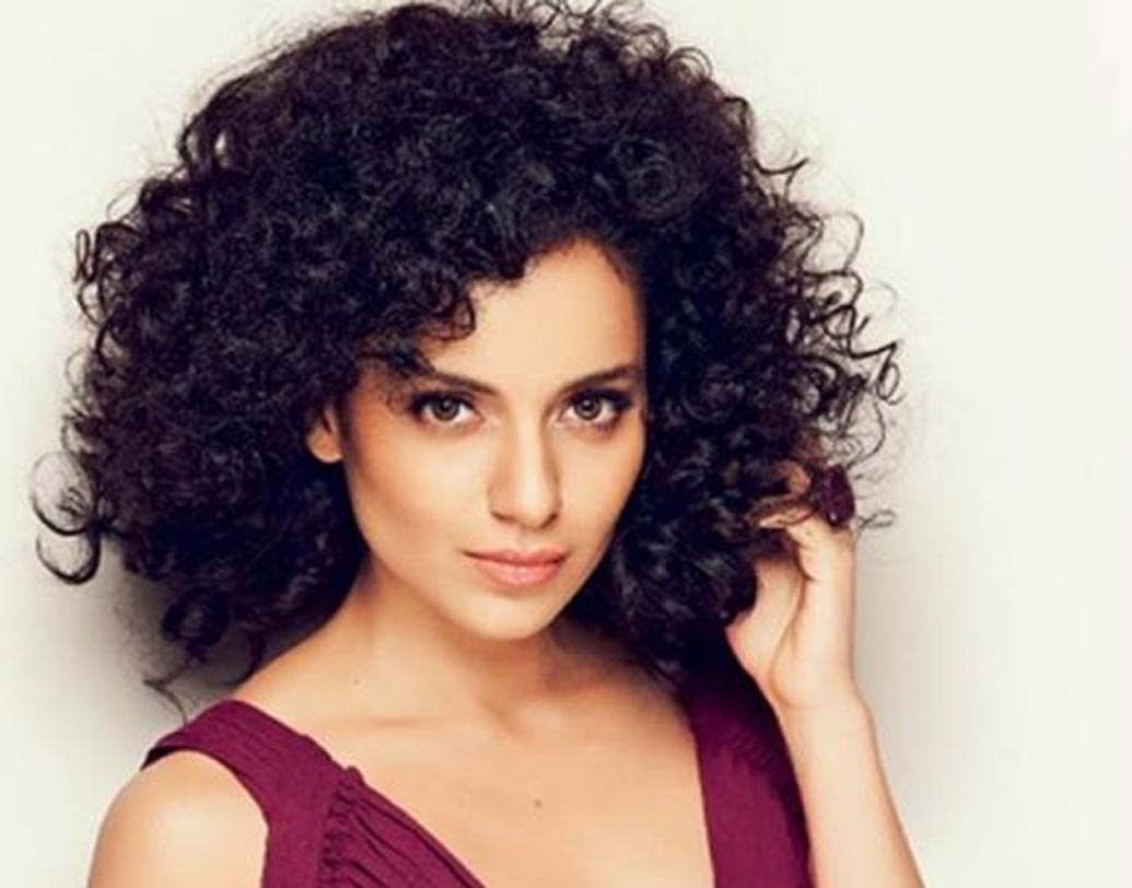 কঙ্গনা রানাওয়াত: ২০১০ সালে কঙ্গনার জিমে পৌঁছে যান এক ফ্যান। নিয়মিত কঙ্গনাকে দিয়ে আসতে শুরু করেন ফুল। উপহার পাঠান। মেলবক্স ভরে যায় প্রেমপত্রে। বিরক্ত হয়ে পুলিশের সাহায্য নেন নায়িকা।