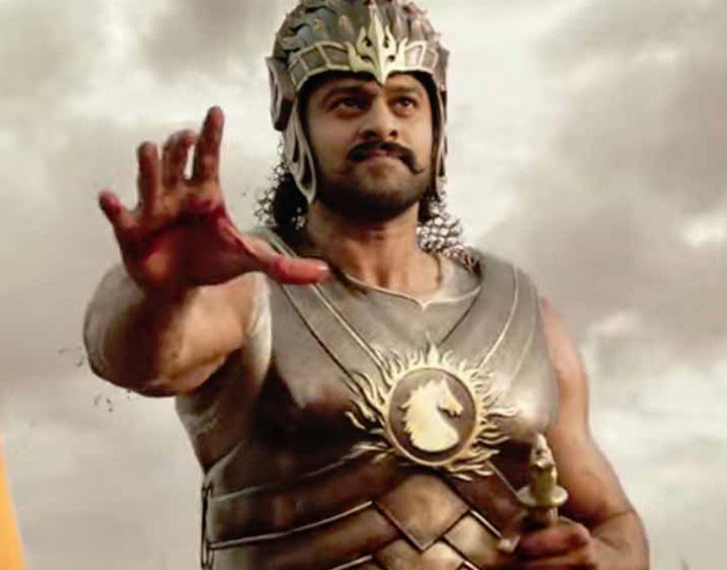 ‘বাহুবলী ২’- ‘বাহুবলী’ সিরিজের দু’টি ছবিই বক্স অফিসে রমরমা ব্যবসা করেছিল। তবে ‘বাহুবলী ২’ প্রায় ১৭০০ কোটি টাকার কাছাকাছি ব্যবসা করেছিল।