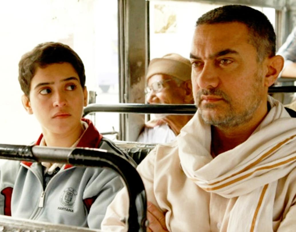 দঙ্গল- মুক্তির পরেই বক্স অফিসে বিরাট ঝড় তুলেছিল ‘দঙ্গল’। বিশ্বজুড়ে প্রায় ২২০০ কোটি টাকার ব্যবসা করেছিল এই ছবি।