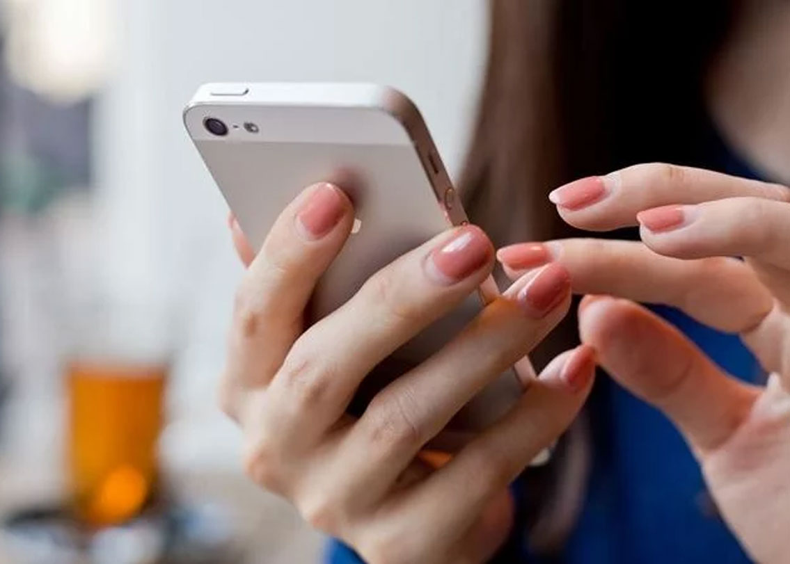 *3370# আপনার ফোনের কমিউনিকেশন খুব খারাপ? তাহলে এই কোডটি আপনাকে সাহায্য করবে। এই কোড ফোনের ইএফআর কোডিং ব্যবস্থা সক্রিয় করে দেয়। ফোনের কমিউনিকেশন ক্ষমতা বাড়ে। আইফোনের ক্ষেত্রে প্রযোজ্য।