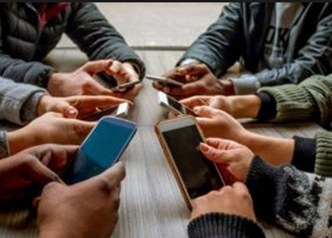 *#*#4636#*#*  এই কোডের প্রয়োগ করলে মোবাইলের ওয়াই-ফাই সিগন্যাল, ব্যাটারি তথ্য জানতে পারবেন অ্যান্ড্রয়েড গ্রাহকরা।