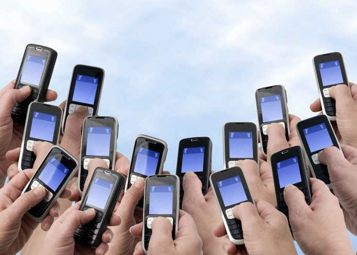 *#*#7780#*#* অ্যান্ড্রয়েড ফোনের ক্ষেত্রে প্রযোজ্য। এই কোড ফোনকে ফ্যাক্টরি সেটিংয়ে ফিরিয়ে নিয়ে যাবে। অর্থাৎ কেনার সময় যে সেটিং ছিল, সেটা হয়ে যাবে।