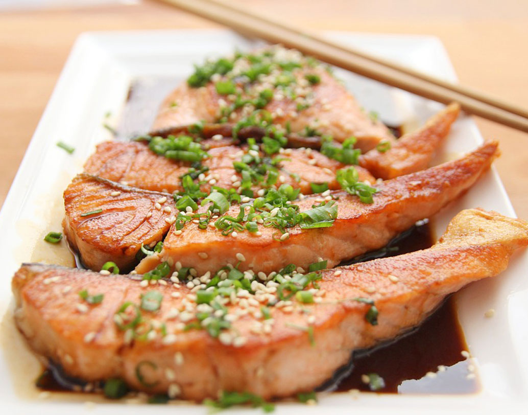 আপনি কি ভোজনরসিক? মনোবিদদের মতে, খেতে ভালবাসেন যে সব মানুষ, তাঁদের সারা দিনের ক্লান্তি অনেকটাই কমে যায় ভাল খাবারের সন্ধান পেলে। এমনিতেই খিদে পেলে মস্তিষ্কের থ্যালামাসে এই সময় এক ধরনের হরমোন ক্ষরিত হয়, যা প্রশমিত করে সারা দিনের ক্লান্তি। আর তাতে পছন্দের খাবার হলে তো আর কথাই নেই! ছবি: পিক্সঅ্যাবে।