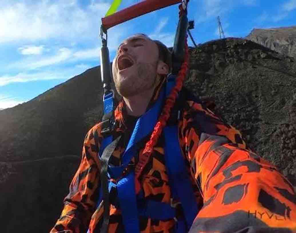 এ জে হ্যাকটের সহ-প্রতিষ্ঠাতা হেনরি ভ্যান অ্যাশ জানিয়েছেন, এটি ‘গাট রেঞ্চিং এক্সপেরিয়েন্স’। ‘থ্রি-জি ফোর্স’ আর ‘ত্বরণ’-এর মাধ্যমে বাঞ্জি দড়িতে বাঁধা গুলতি বা ক্যাটাপুল্টের মতো ১০০ কিমি প্রতি ঘণ্টা বেগে মাত্র দেড় সেকেন্ডের এই রাইড। পাড়ি দেওয়া যাবে ১৫০ মিটার।