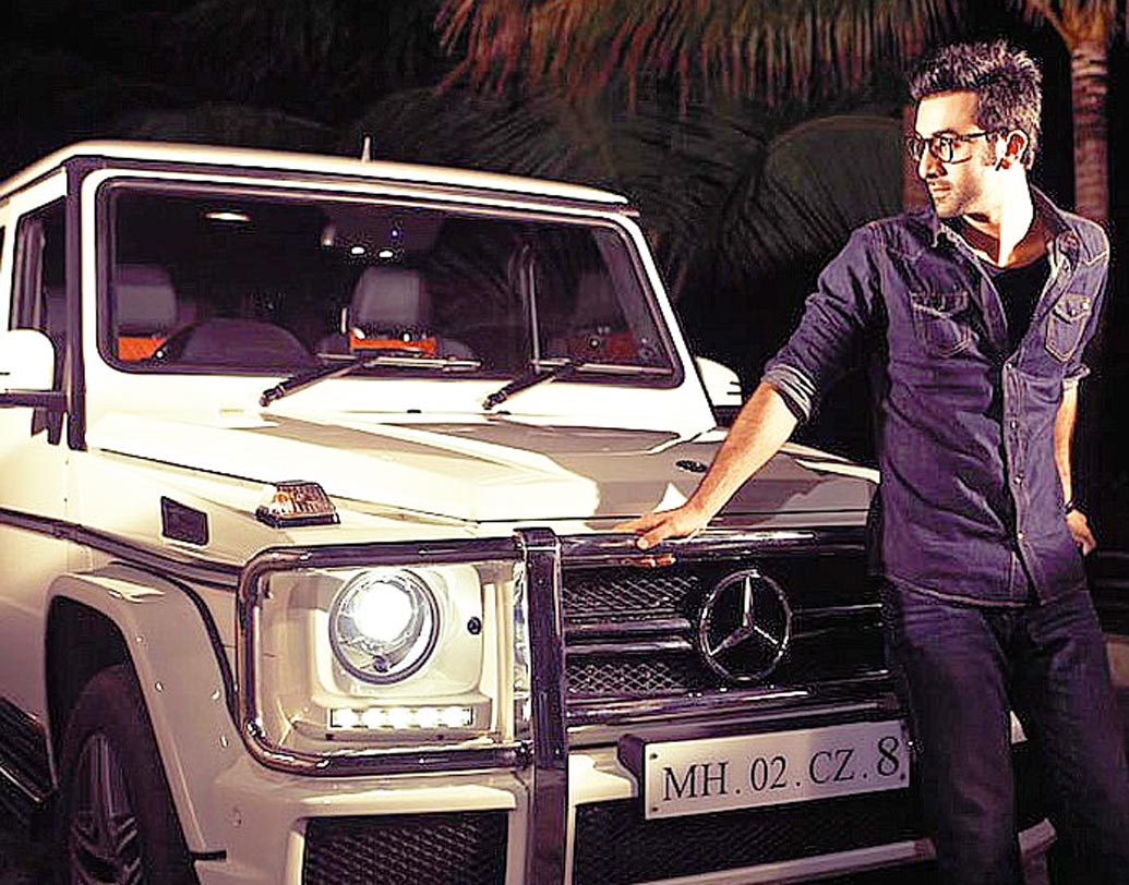 শুধু রেঞ্জ রোভার বা অডি নয়। মার্সিডিজ বেঞ্জের লেটেস্ট মডেলটিও রয়েছে রণবীরের গ্যারেজে। প্রায় ২ কোটি টাকা মূল্যের একটি মার্সিডিজ বেঞ্জ জি ৬৩ রয়েছে রণবীর কপূরের।