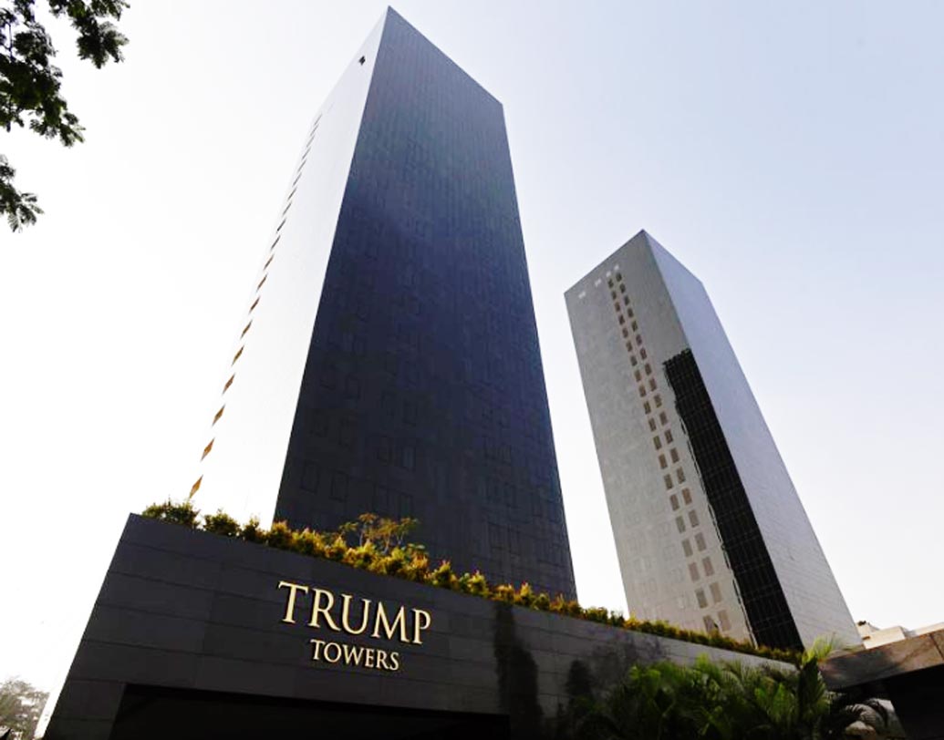 পুণের ট্রাম্প টাওয়ারে একটি ফ্ল্যাট রয়েছে রণবীর কপূরের। যে ফ্ল্যাটের দাম প্রায় ১৩ কোটি টাকা।