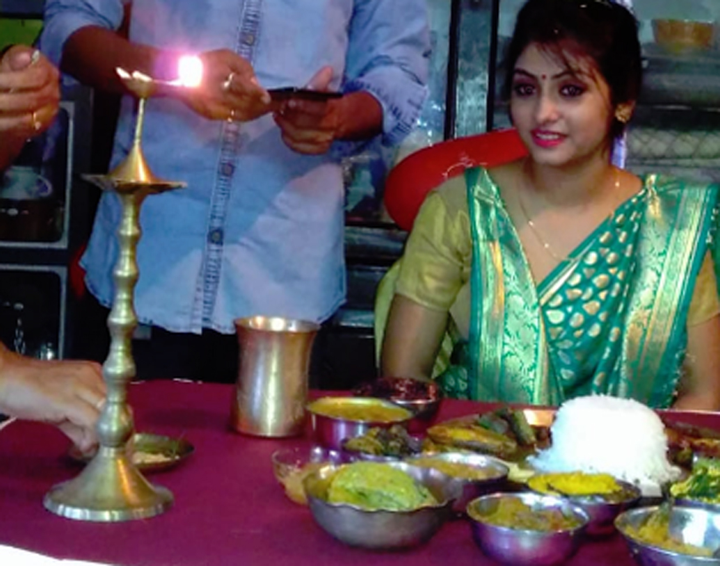 তিয়াশার আজ ২০ বছরের জন্মদিন। তিনি জানালেন, সে কারণেই মোট ২০টি পদ রান্না হয়েছে তাঁদের বাড়িতে।