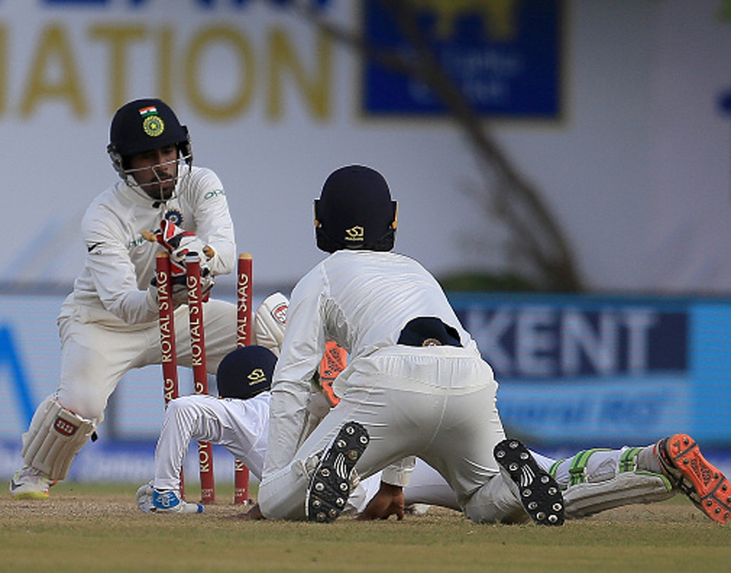 ঋদ্ধিমান সাহা: মহেন্দ্র সিংহ ধোনির পরবর্তী সময় উইকেটের পিছনে দক্ষতার পরিচয় দিয়েছেন। চলতি ইংল্যান্ড সফরে চোটের জন্য তাঁর দলে না থাকার সমস্যা টের পাচ্ছে দল। ব্যাটিং হাতটাও বেশ ভাল ঋদ্ধির।