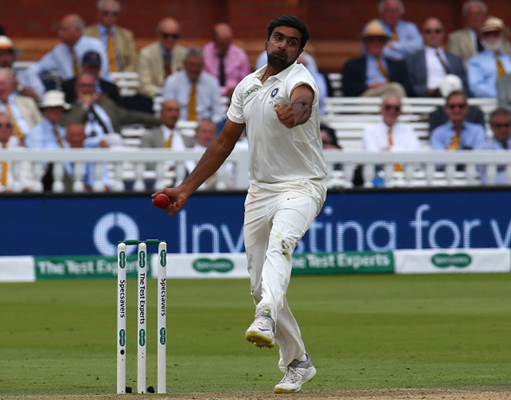 রবিচন্দ্রন অশ্বিন: চলতি ইংল্যান্ড সফরে ইতিমধ্যেই তাঁর বোলিং জাদু দেখা গিয়েছে। স্পিনের পাশাপাশি প্রয়োজনে ব্যাট হাতেও গুরুত্বপূর্ণ হয়ে উঠতে দেখে গিয়েছে তাঁকে।