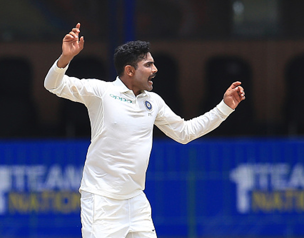 রবীন্দ্র জাডেজা: দ্বিতীয় স্পিনার হিসেবে এই দলে থাকবেন জাডেজা। কারণ, বোলিং-ব্যাটিংয়ের পাশাপাশি বাড়তি পাওনা তাঁর ফিল্ডিং। জাডেজার মতো ফিল্ডার দলে থাকলে বিপক্ষের উপর একটা বাড়তি চাপ সব সময়ই কাজ করে।