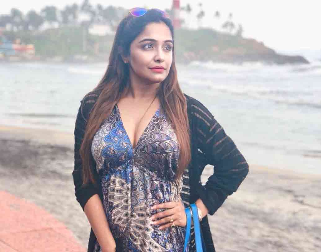 সায়ন্তনী জানালেন, সম্প্রতি একটি ইভেন্টে কোচি গিয়েছিলেন। কাজ শেষ করে দু’দিনের ছুটিতে বেড়িয়ে এলেন। একাই।