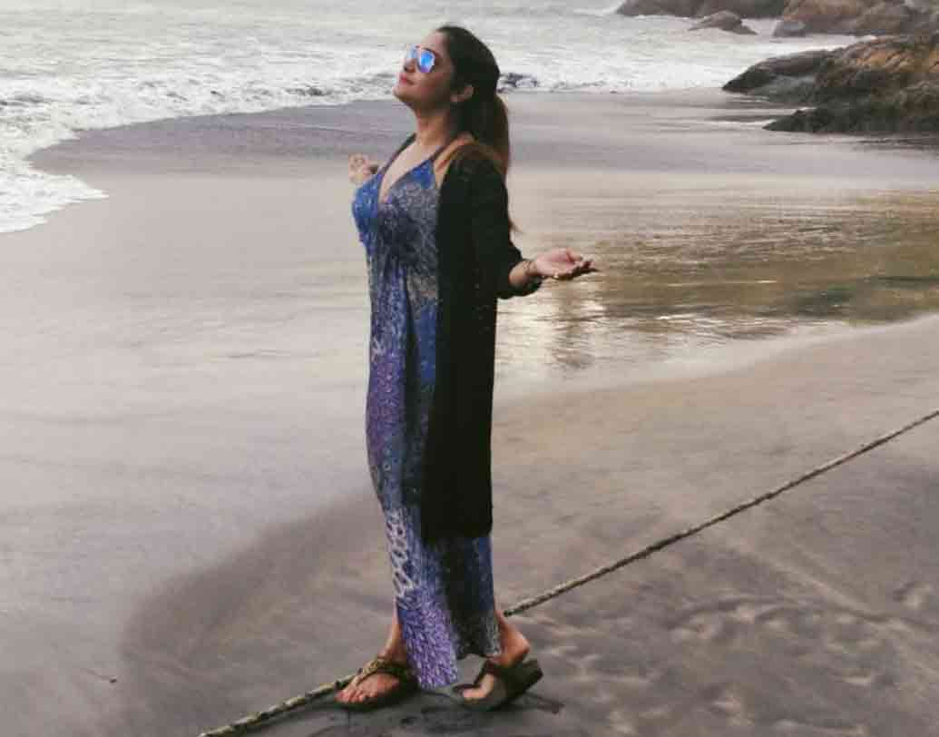 তবে তুমুল ব্যস্ততার মধ্যেও প্রায়ই বেড়াতে যান সায়ন্তনী। কোভালম বিচও তাঁকে বাড়তি অক্সিজেন দিয়েছে বলে জানালেন অভিনেত্রী।