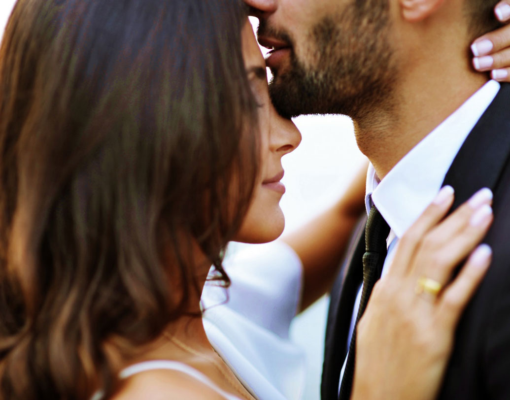 চারাগাছ যেমন একটু যত্ন চায়, মানুষের সম্পর্কও তেমন। তাই যত্ন নেওয়ার অভ্যাস না থাকলে তা আয়ত্তে আনুন। জীবনে যে কোনও ভাল কিছুর জন্যই একটা ভূমিকা পালন করতে হয়। তাই অযত্নের অভ্যাস থাকলে তা বদলান। এ খুব একটা গুণের কথাও নয়। বরং, ছোটখাটো বিষয়ে একটু হলেও যত্ন নিতে শিখুন। খেয়াল রাখুন প্রিয়জনের। ছবি: আনস্প্ল্যশ।