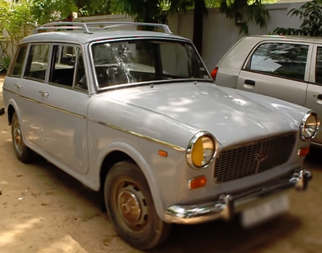 ফিয়াট পদ্মিনী প্রিমিয়ার সাফারি: ভারতের রাস্তায় যে স্টেশন ওয়াগনগুলো দেখা যায় তাদের মধ্যে প্রথম পদ্মিনী প্রিমিয়ার। প্রস্তুতকারক সংস্থা মুম্বইয়ের স্টারলাইন মোটরস। ১৯৭৩-এ ভারতের বাজারে আসে এটি। প্রথম দিকে জনপ্রিয়তা পেলেও পরের দিকে লুক এবং ফিচারে ক্রমেই পিছিয়ে পড়ে আশির দশক থেকেই প্রায় হারিয়ে যায়।