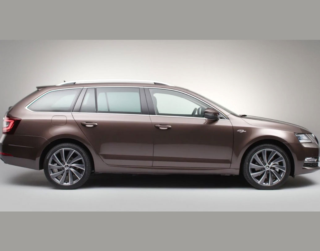 স্কোডা অক্টাভিয়া কম্বি: এটি এস্টেট ভ্যারিয়্যান্ট। স্টাইল, ডিজাইন এবং প্রযুক্তি— কোনও দিক থেকেই খামতি ছিল না। শর্ট ট্রিপ হোক বা লং  ট্রিপ, এই গাড়ি তার সমকালীন গাড়িগুলোকে টেক্কা দিত। দাম ছিল প্রায় ১৫ লক্ষ টাকা। কিন্তু সময়ের সঙ্গে সঙ্গে এই গাড়ির চাহিদা কমে আসায় রাস্তা থেকে উধাও হয়ে গিয়েছে।