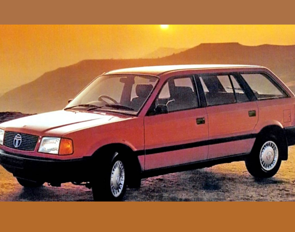 টাটা এস্টেট: টাটা মোটরস অর্থাত্ তত্কালীন টেলকো-র প্রথম যাত্রিবাহি গাড়ি টাটা এস্টেট। ১৯৯২-তে এর উত্পাদন শুরু হয়। তবে ২০০০ সালের পর গাড়িটির উত্পাদন বন্ধ করে দেয় টাটা। সে সময় ভারতের আধুনিতম গাড়িগুলির মধ্যে ছিল এস্টেট। তবে সাসপেনশন, অত্যধিক ফুয়েল কমসাম্পসন, ক্রুটিযুক্ত ইলেকট্রিক্যাল সিস্টেমের কারণে চাহিদা হারায়।