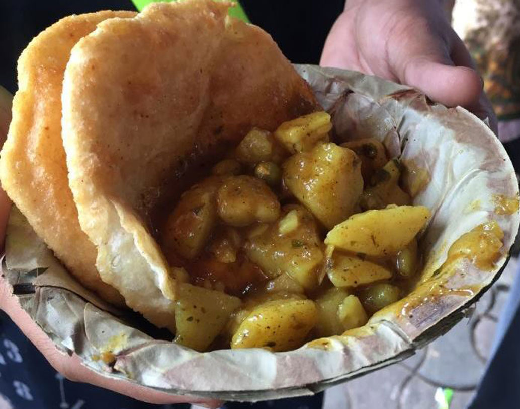 লুচি, কচুরি: রাত জেগে ঠাকুর দেখে সকালে খিদের মুখে কলেজ স্ট্রিটের পুঁটিরাম, বালিগঞ্জ ফাঁড়ির টেস্টি কর্নার, ভবানীপুরের শ্রীহরি মিষ্টান্ন ভাণ্ডারের কটুরিতে কিন্তু দশমীর শুরুটা মন্দ হবে না!