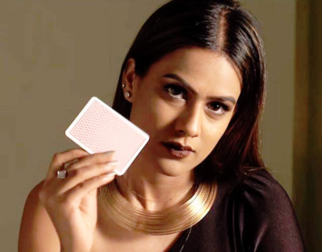 এশিয়ার সেক্সিয়েস্ট উইমেনদের তালিকায় প্রথমের দিকেই রয়েছে তাঁর নাম। সেই নিয়া শর্মাই এই বছরে ঝড় তুলতে পারেন ‘বিগ বস’ হাউসে। সম্প্রতি নিয়াকে দেখা গিয়েছিল ‘খতরো কি খিলাড়ি’-তে। এ বার তাঁর দেখা মিলতে পারে ‘বিগ বস’ হাউসে।