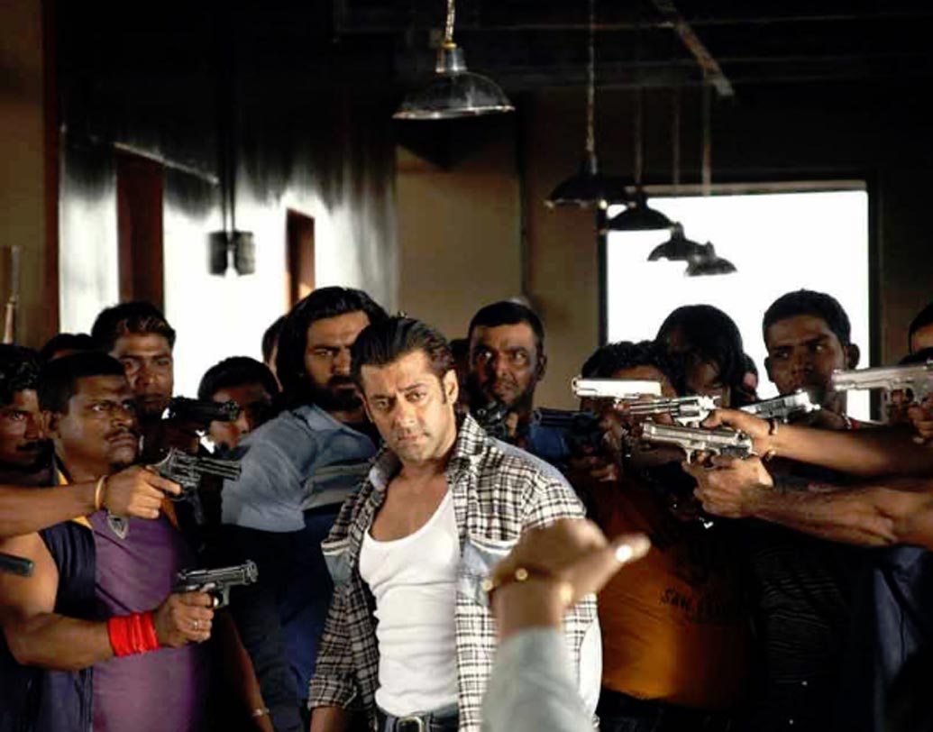 ওয়ান্টেড- সলমন খানের জীবনের টার্নিং পয়েন্ট বলা হয় ‘ওয়ান্টেড’ ছবিটিকে। কারণ, ‘ওয়ান্টেড’-এর পর ফের তর তর করে বাড়তে থাকে সলমনের জনপ্রিয়তা। তার আগে বক্সঅফিসে বহু দিনই সাফল্যের মুখ দেখতে পাচ্ছিলেন না সলমন। তামিল সুপারহিট ‘পোক্কিরি’র রিমেক ‘ওয়ান্টেড’। দু’টি ভাষাতেই তৈরি হয় এই ছবি।